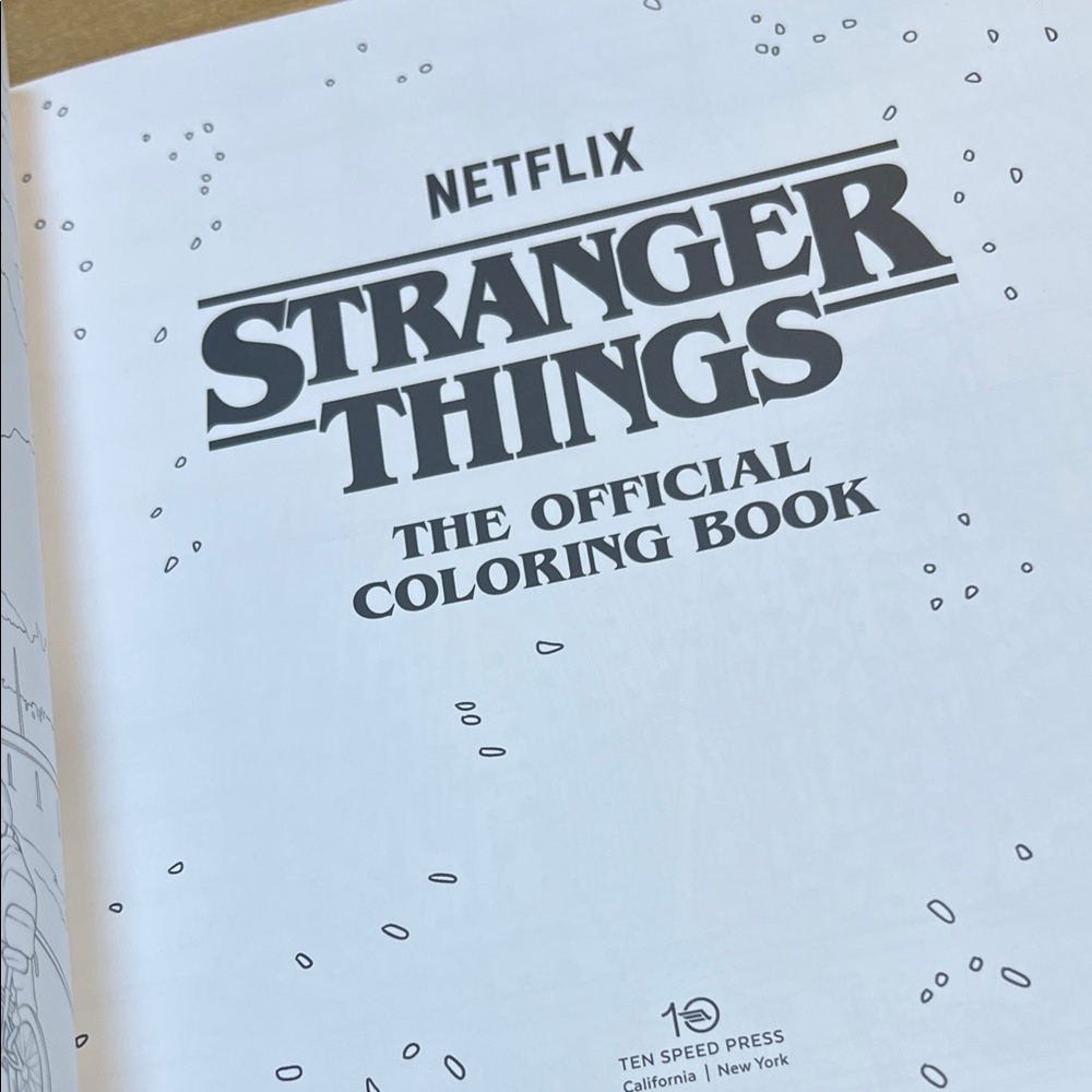 #0931+ Stranger Things Official Coloring Book - Picture 3 of 16